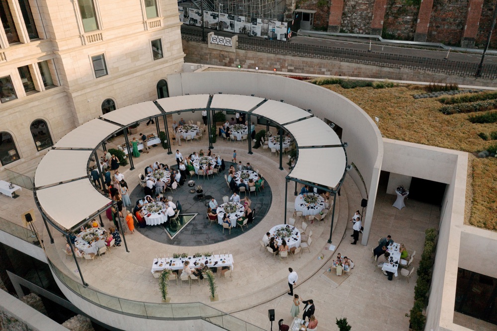 Tables laid for an event in the Hanging Garden of Aranybástya