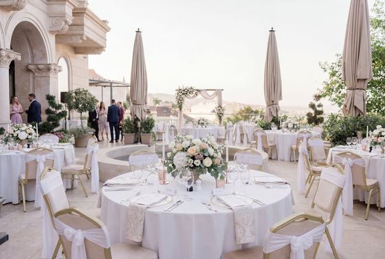 Wedding table setting on the Aranybástya terrace with flowers and white chairs