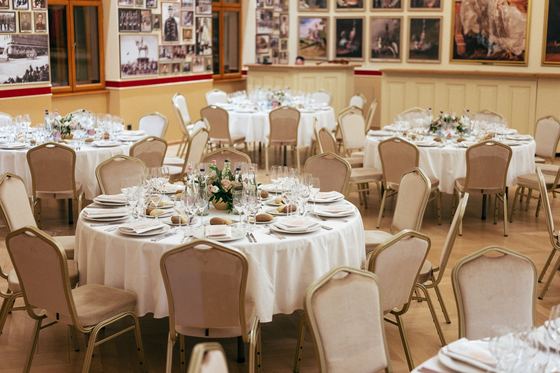 Wedding setting in the Lipót Room of the Royal Guard with round tables